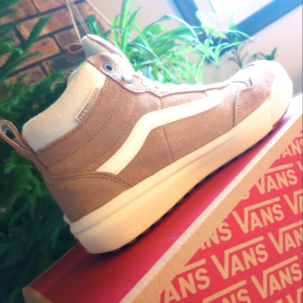 Range Exp Hi V Suede Sherpa Burro Vans NWT SZ. 7.5 - Picture 1 of 4